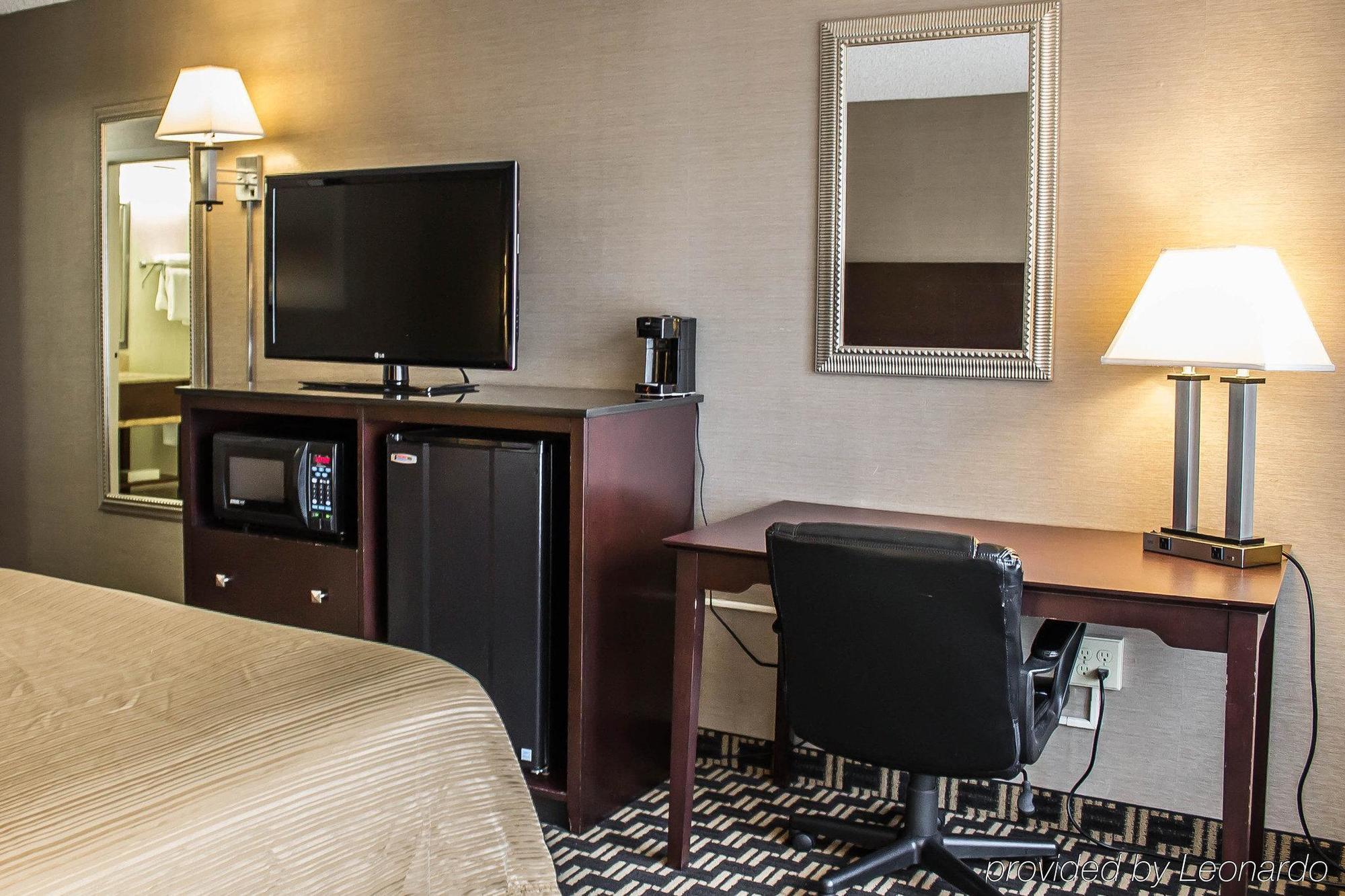 Quality Inn & Conference Center Akron Luaran gambar