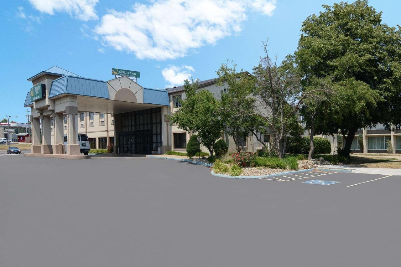 Quality Inn & Conference Center Akron Luaran gambar