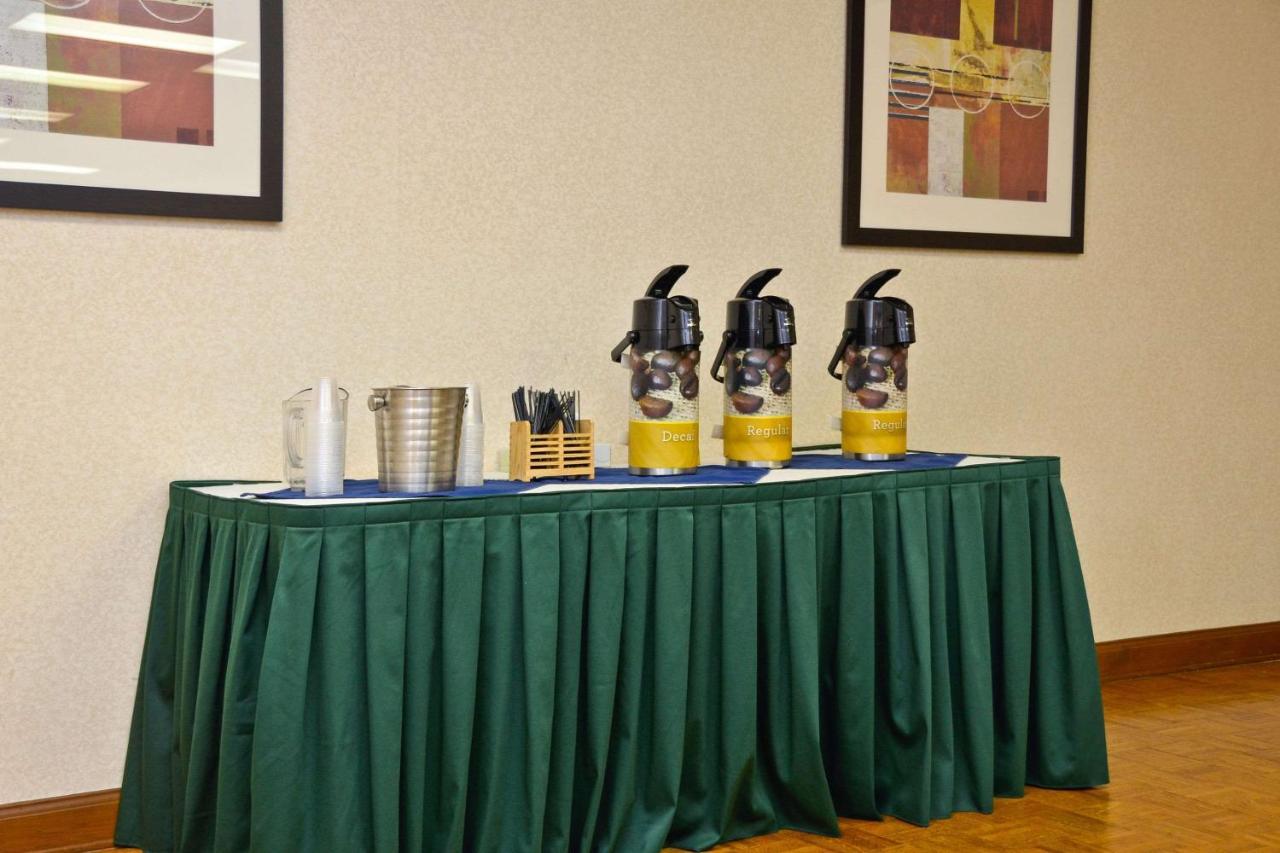 Quality Inn & Conference Center Akron Luaran gambar
