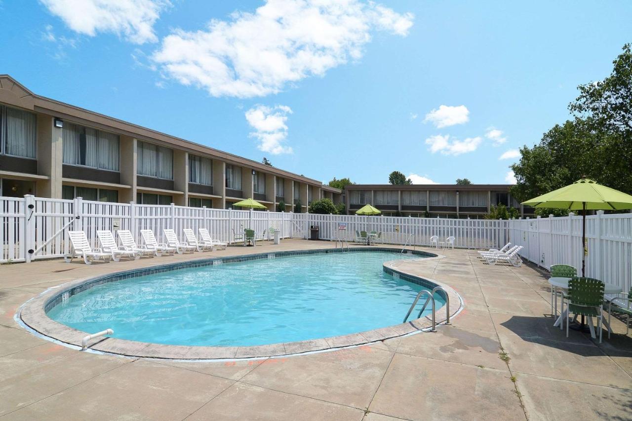 Quality Inn & Conference Center Akron Luaran gambar