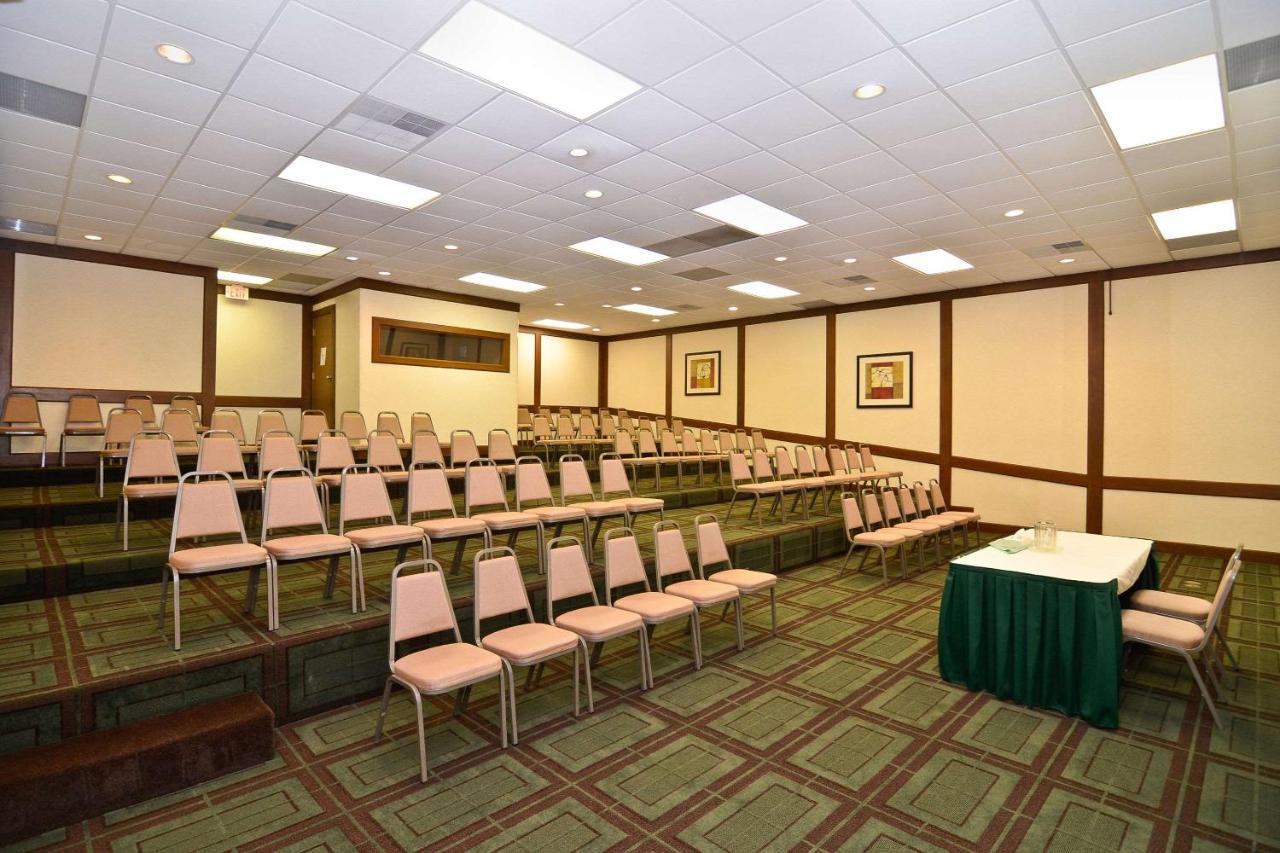 Quality Inn & Conference Center Akron Luaran gambar