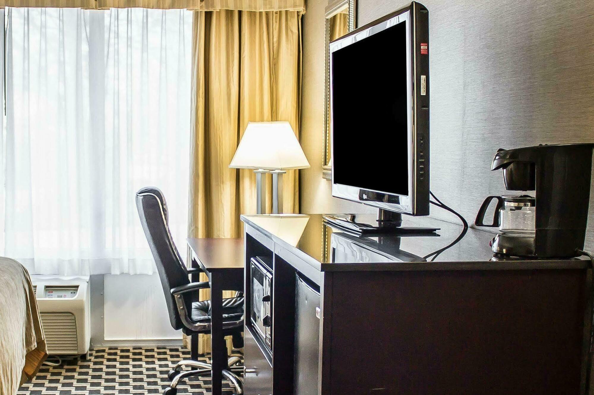 Quality Inn & Conference Center Akron Luaran gambar